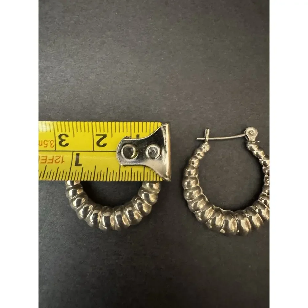 Ribbed Hoop Earrings sterling Silver 925 Round Hinged Closure No Stone